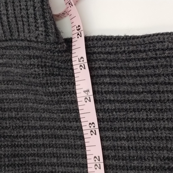 Lovemarks gray chunky v-backline sweater size large with criss cross tie in back - Picture 5 of 9